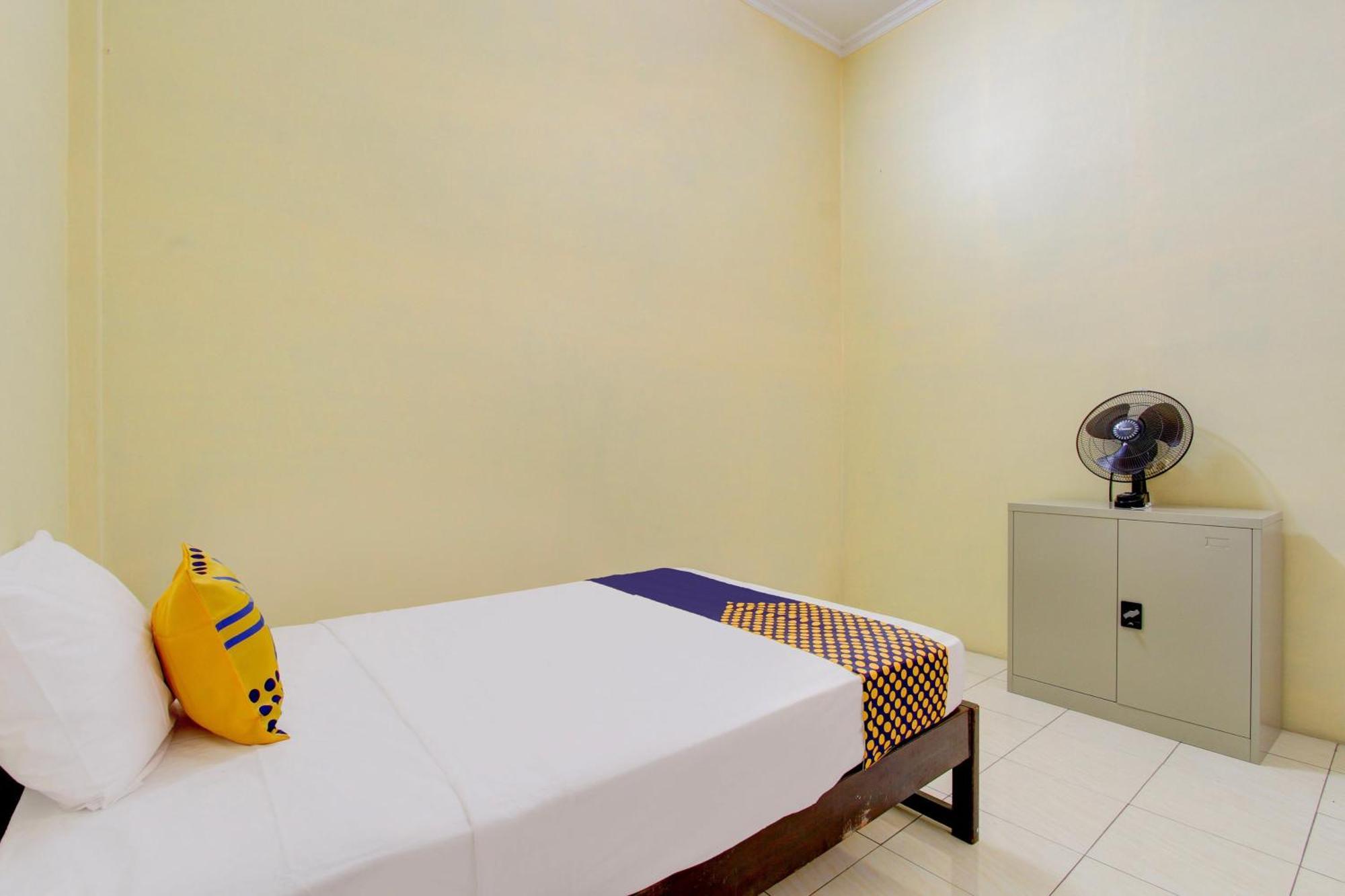Spot On 93245 Guest House Mulia Dua Syariah Klaten Exterior foto