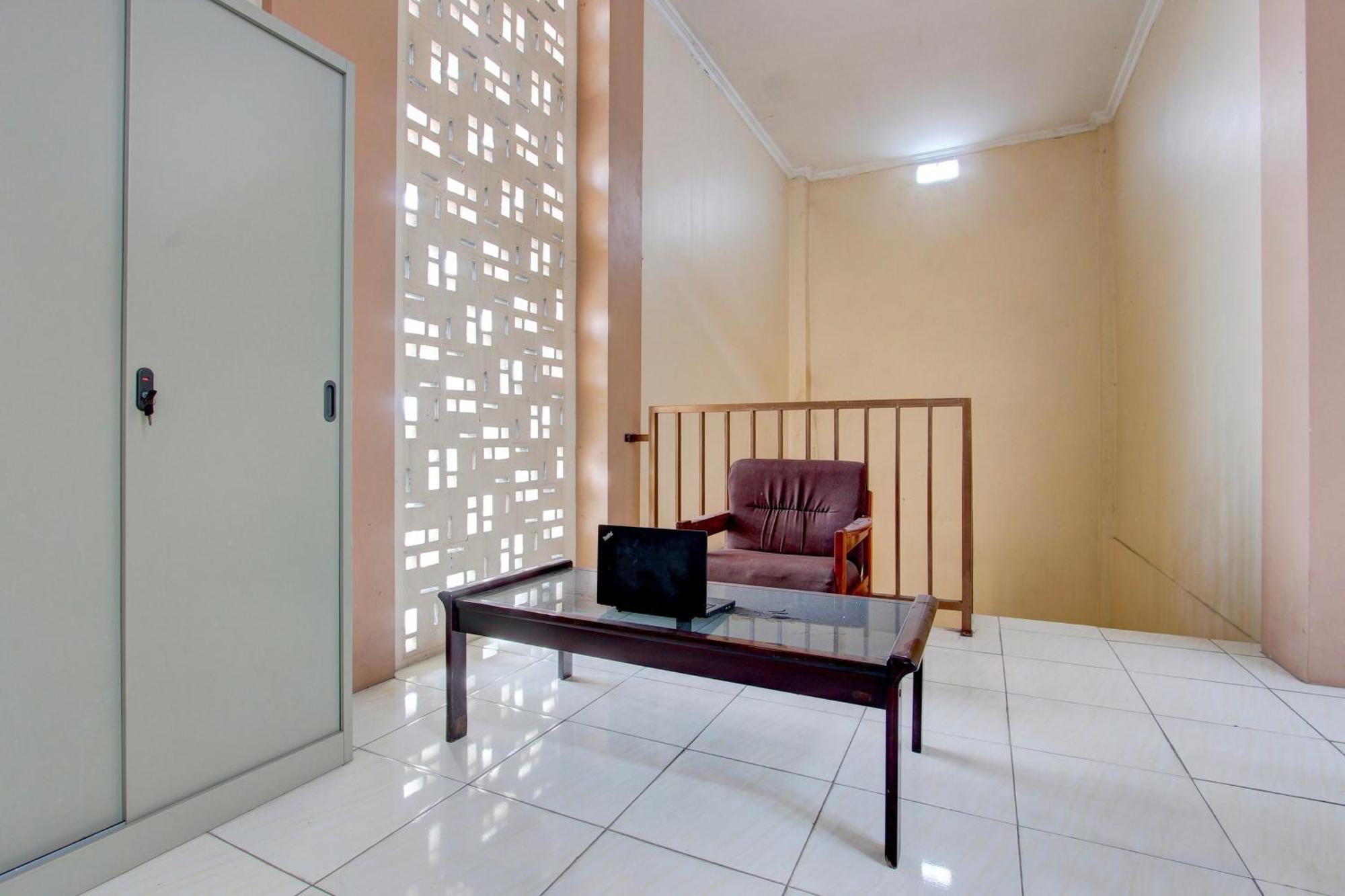 Spot On 93245 Guest House Mulia Dua Syariah Klaten Exterior foto